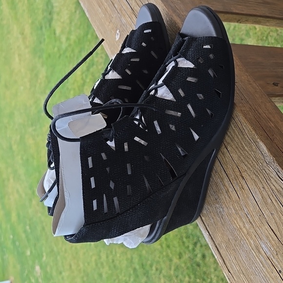 EARTHBRAND DAYLILY SANDALS BLACK BRASILIA WOMENS 10 TIE LACE FRONT - Picture 2 of 4